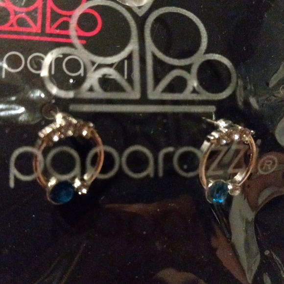 Paparazzi post earrings - Picture 1 of 2